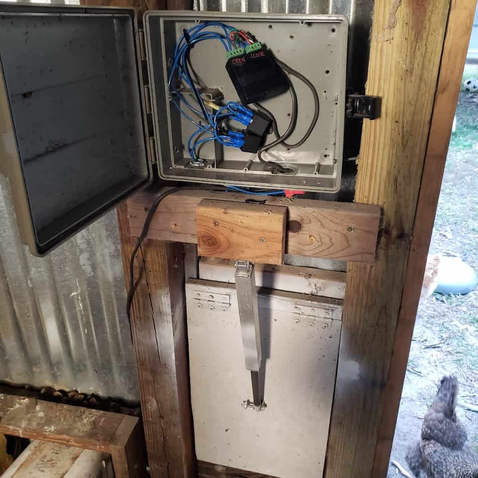 DIY Chicken Coop Door – Automatic, Simple, Cheap