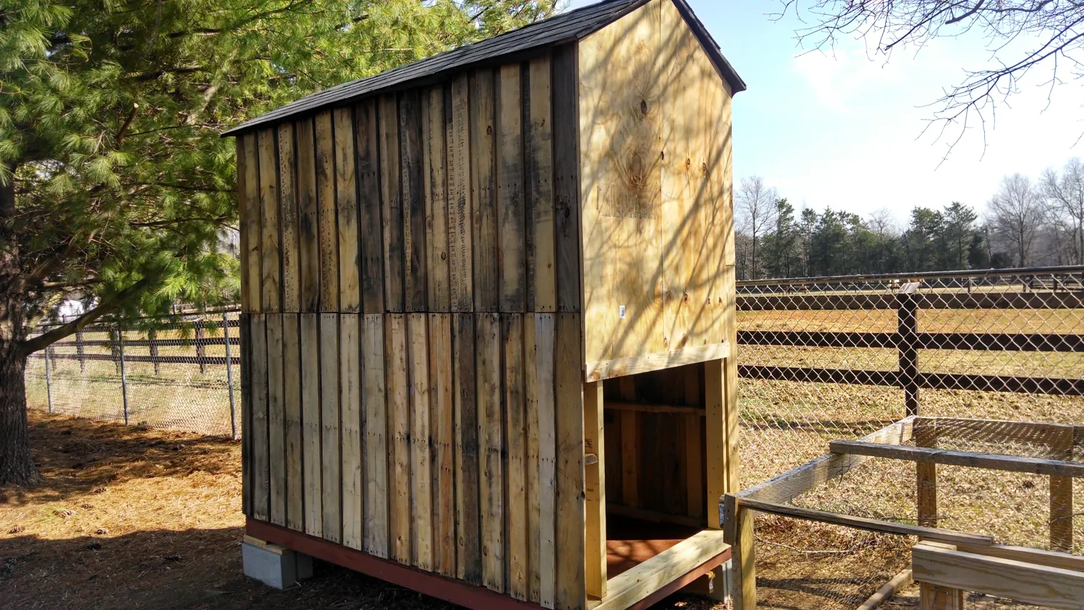 DIY Pallet Chicken Coop – Summers Acres