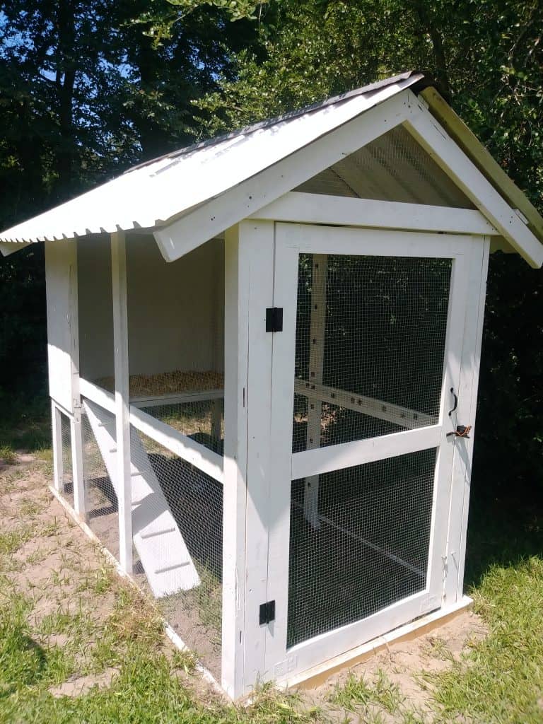 Simple DIY Chicken Coop – Country Life Charm Blog